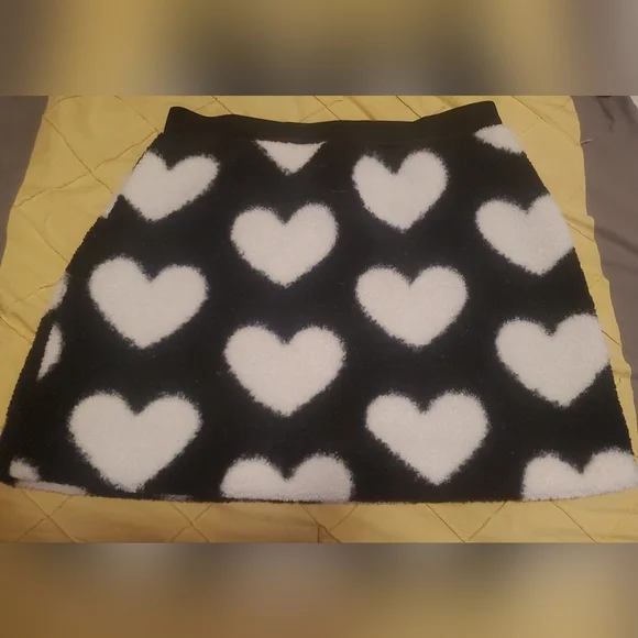 SHEIN Curve | Heart Pattern Fluffy Mini Skirt | Black & White | 2XL | NWOT - Picture 7 of 10